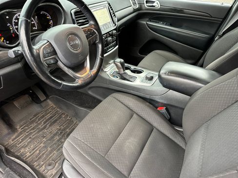 Used 2020 Jeep Grand Cherokee Laredo w/ 18" Wheel & 8.4" Radio Group image 10