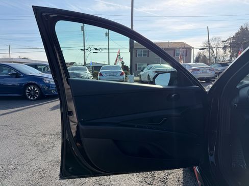 Used 2023 Hyundai Elantra N image 9