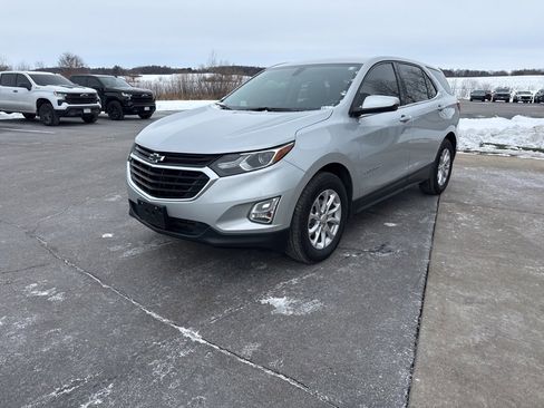 Used 2018 Chevrolet Equinox LT image 3