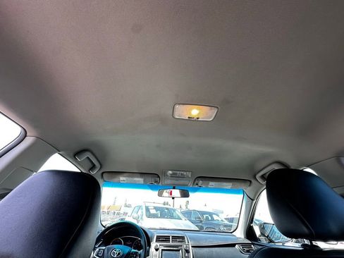 Used 2017 Toyota Camry SE FWD image 17