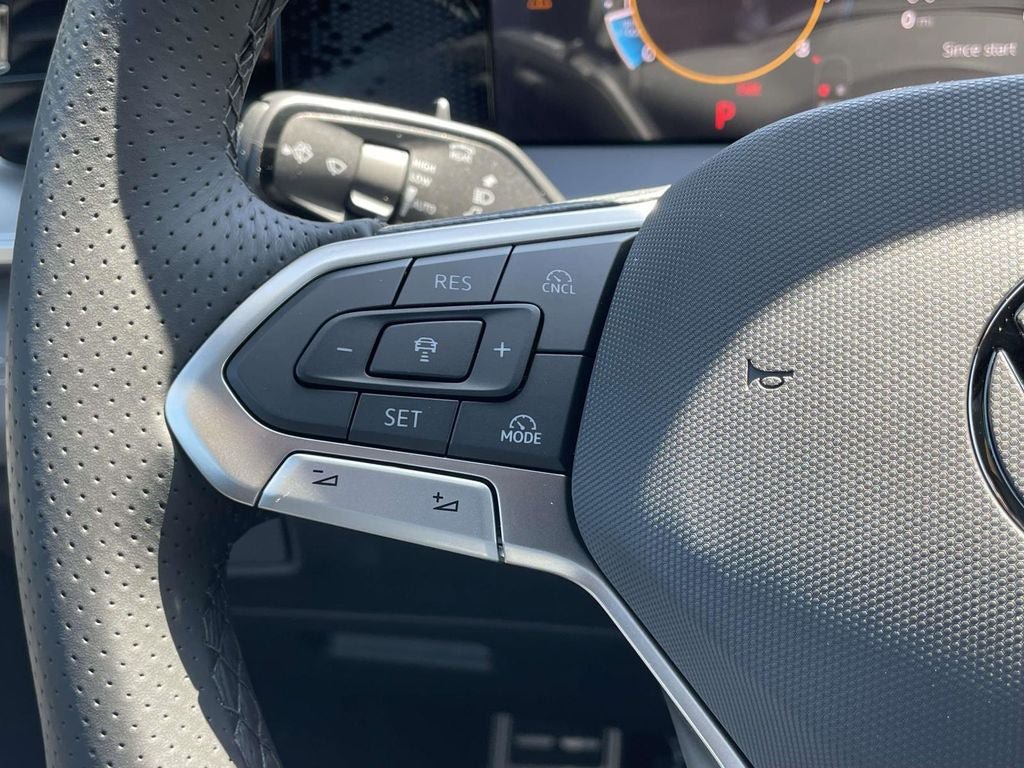 New 2026 Volkswagen Tiguan SE R-Line FWD image 43