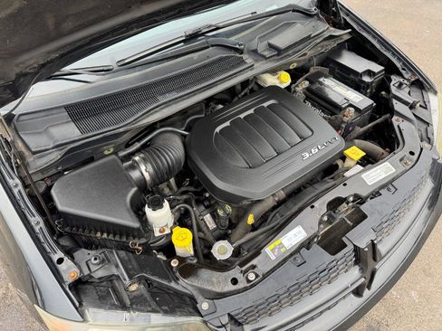 Used 2014 Dodge Grand Caravan SE image 26