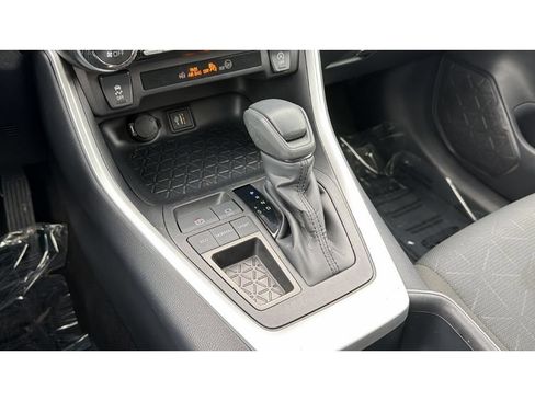Certified 2025 Toyota RAV4 XLE FWD image 31