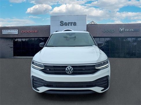 Used 2024 Volkswagen Tiguan SE R-Line image 2