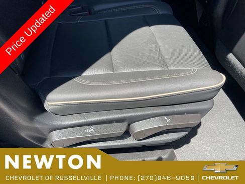Used 2023 GMC Yukon XL SLT AWD/4WD image 29
