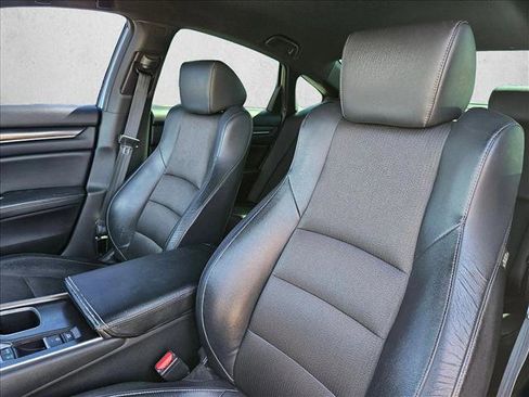 Used 2018 Honda Accord Sport image 14