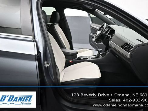 Used 2019 Volkswagen Jetta R-Line FWD image 40