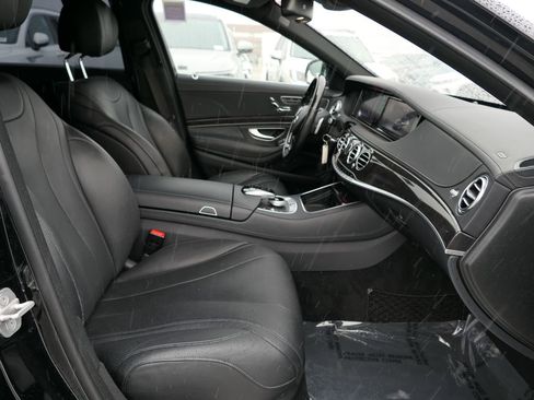 Used 2017 Mercedes-Benz S 550 Sedan image 27