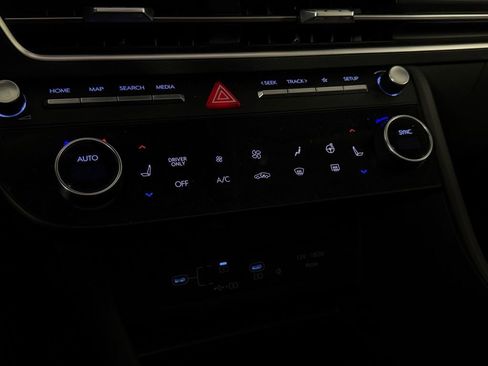 Used 2024 Hyundai Sonata Limited image 21