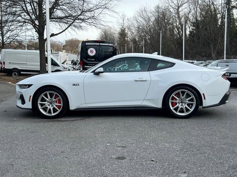 Used 2024 Ford Mustang GT Premium image 3