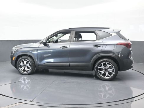 Used 2022 Kia Seltos EX image 3