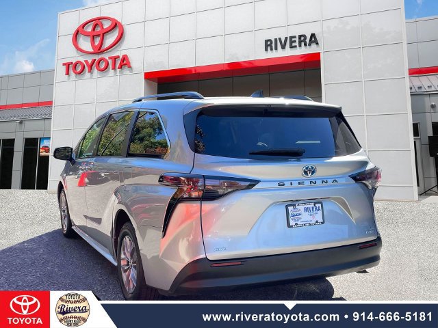 Certified 2024 Toyota Sienna LE AWD/4WD image 9