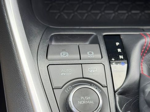 Used 2023 Toyota RAV4 SE w/ Weather & Moonroof Package image 21