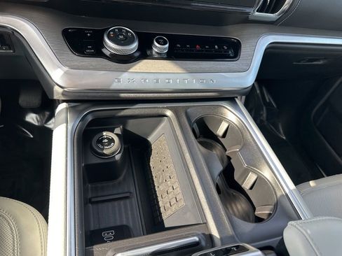 Used 2025 Ford Expedition Platinum image 18