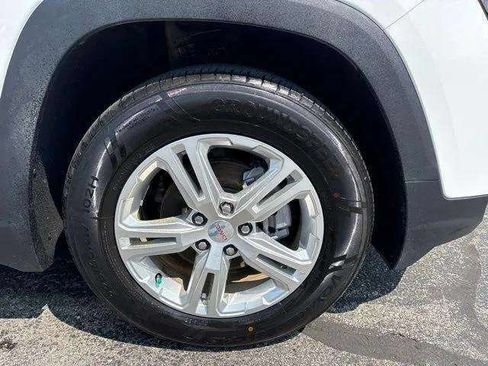 Used 2024 GMC Terrain SLE AWD/4WD image 13