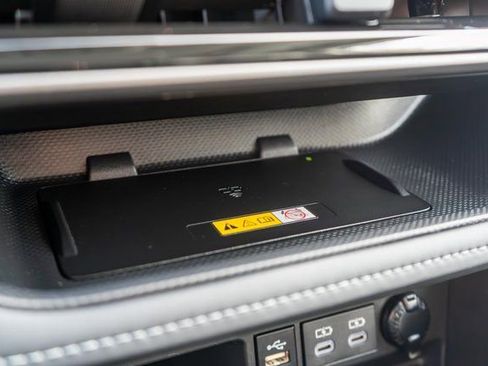 Used 2024 Toyota Highlander XLE image 35