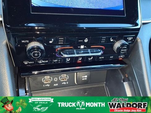 New 2025 Jeep Grand Cherokee Altitude image 16