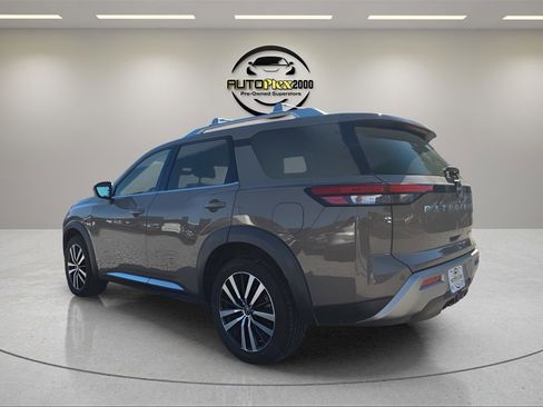 Used 2023 Nissan Pathfinder Platinum image 5