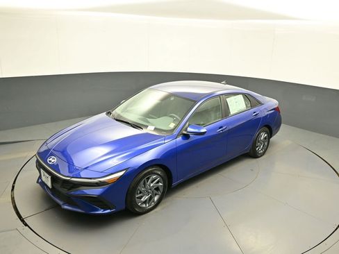 Certified 2024 Hyundai Elantra SEL FWD image 33