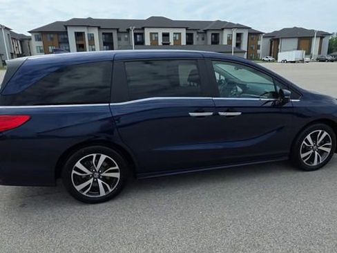Used 2024 Honda Odyssey Touring image 2