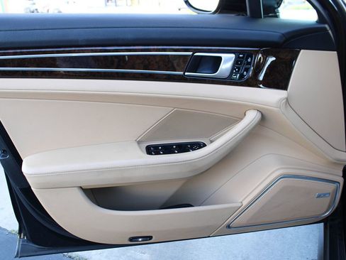 Used 2021 Porsche Panamera w/ Premium Package image 46