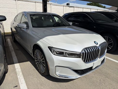 Used 2020 BMW 740i w/ Premium Package RWD image 2