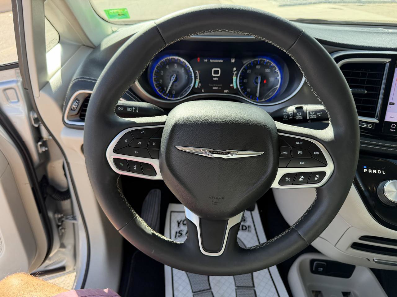 Used 2023 Chrysler Pacifica Touring-L FWD image 20