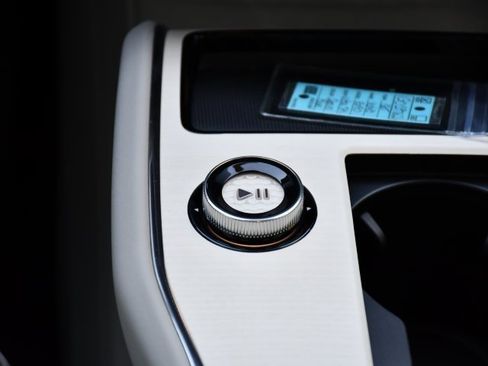 New 2025 Volvo EX90 Ultra w/ Protection Package Premier image 27