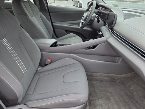 Used 2024 Hyundai Elantra Blue image 32