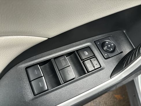 Used 2022 Toyota RAV4 XLE image 9