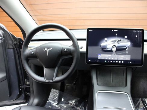 Used 2023 Tesla Model Y Long Range image 19