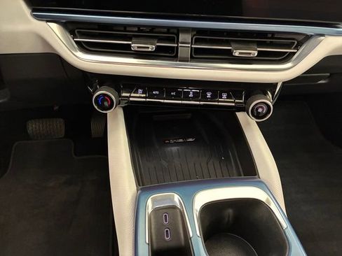 Certified 2025 Chevrolet Equinox EV LT FWD image 21