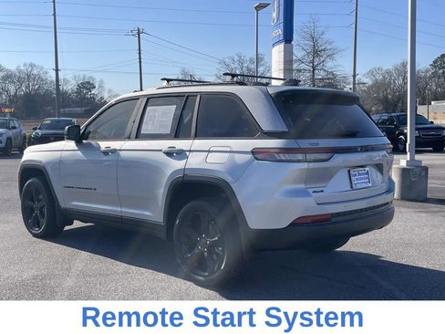 Used 2024 Jeep Grand Cherokee Altitude image 9