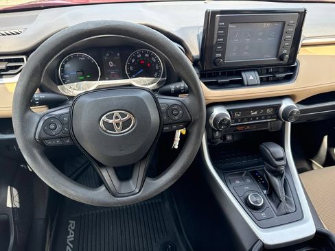 Used 2019 Toyota RAV4 LE w/ Carpet Mat Package AWD/4WD image 27