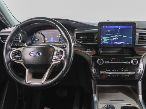 Used 2022 Ford Explorer Limited w/ Equipment Group 301A RWD image 17