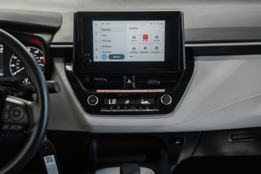 Used 2025 Toyota Corolla LE FWD image 14