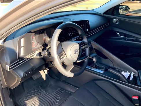 Used 2023 Hyundai Elantra SEL image 17