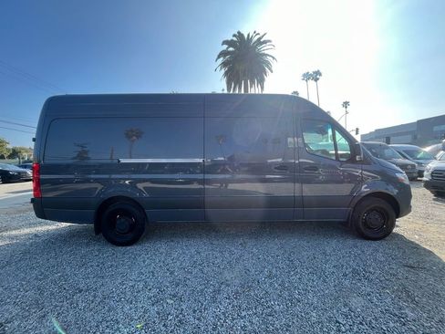 Used 2024 Mercedes-Benz Sprinter 2500 image 3