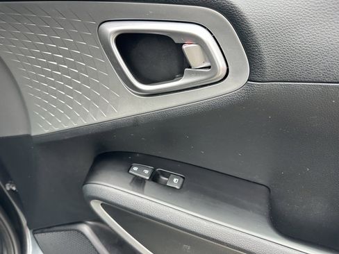 Used 2023 Kia Soul LX w/ LX Technology Package image 17