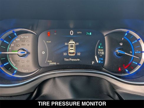 Used 2022 Chrysler Pacifica Limited w/ Uconnect Theater Family Group image 22