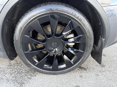 Used 2021 Tesla Model Y Long Range image 13