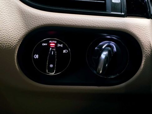 Used 2025 Porsche Macan image 38