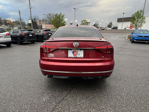 Used 2017 Volkswagen Passat 1.8T R-Line w/ R-Line Lighting Package image 5