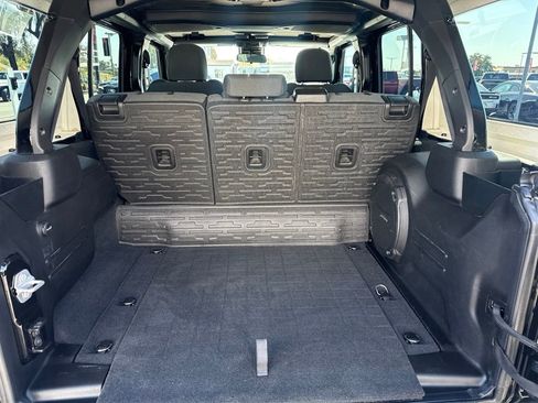 Used 2024 Jeep Wrangler Unlimited AWD/4WD image 7