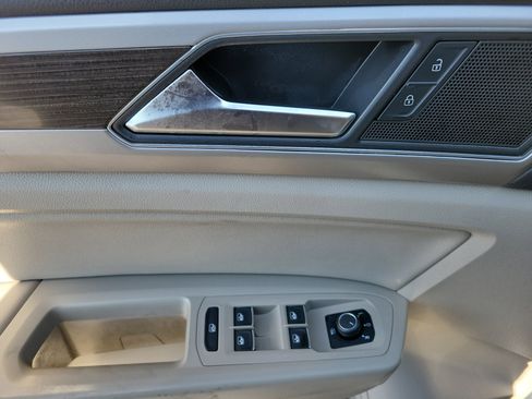 Used 2019 Volkswagen Atlas SE w/ Towing Package image 7