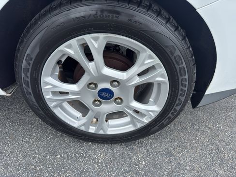 Used 2015 Ford Fiesta SE FWD image 26