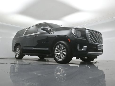 Used 2021 GMC Yukon XL Denali AWD/4WD image 46