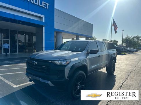 Used 2024 Chevrolet Colorado Trail Boss w/ Technology Package AWD/4WD image 1