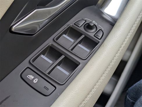 Used 2021 Jaguar E-PACE SE image 21