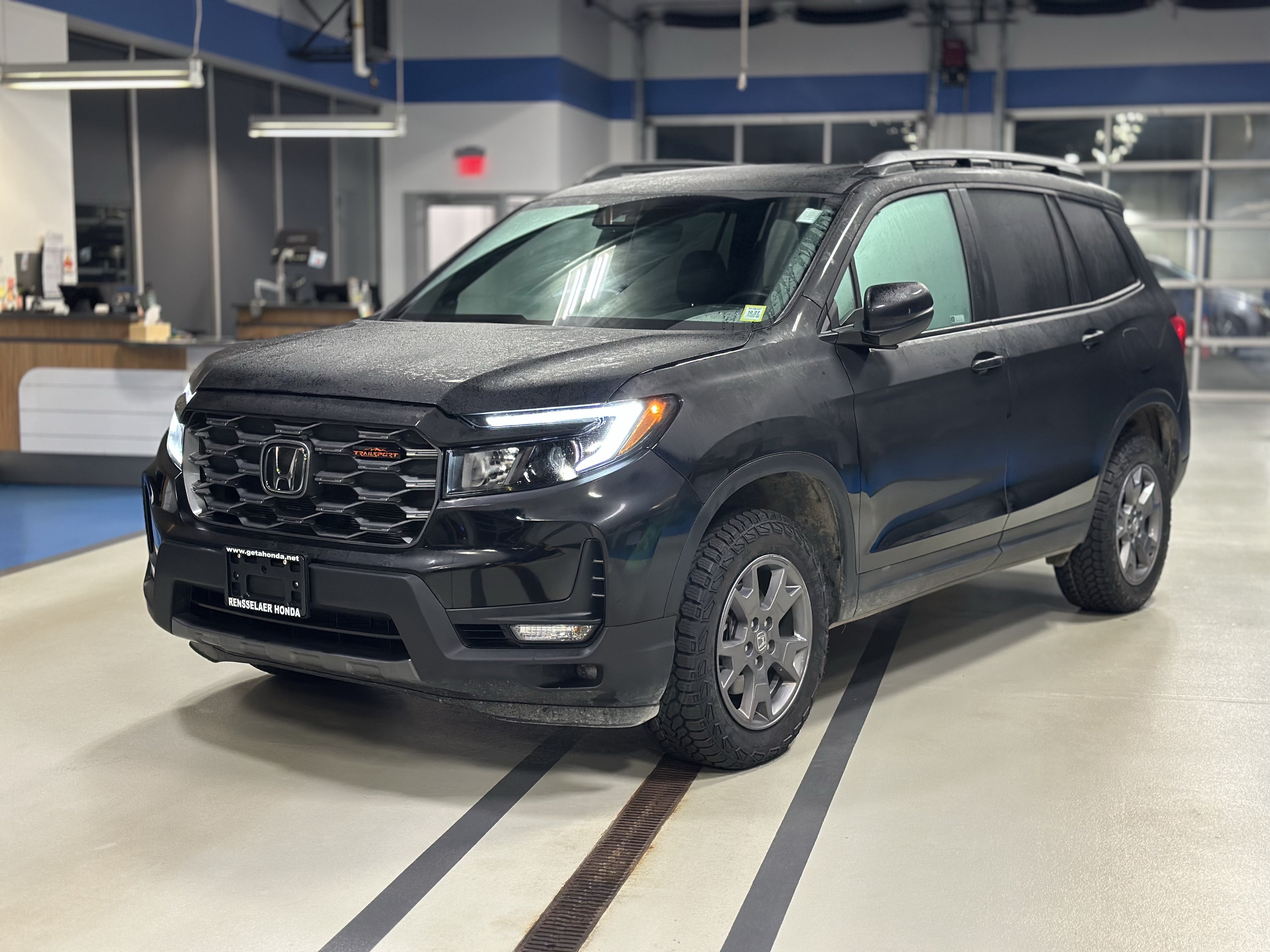Used 2024 Honda Passport TrailSport image 1